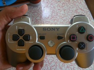 Illustration for article titled PS3's Satin Silver Dualshock